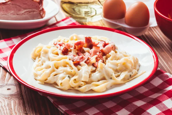 Carbonara makaron tagliatelle — Zdjęcie stockowe