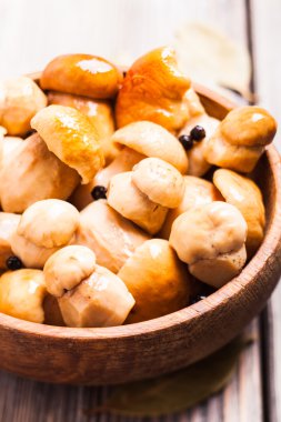 Turşu beyaz çörek