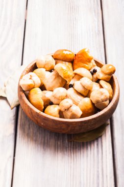 Turşu beyaz çörek