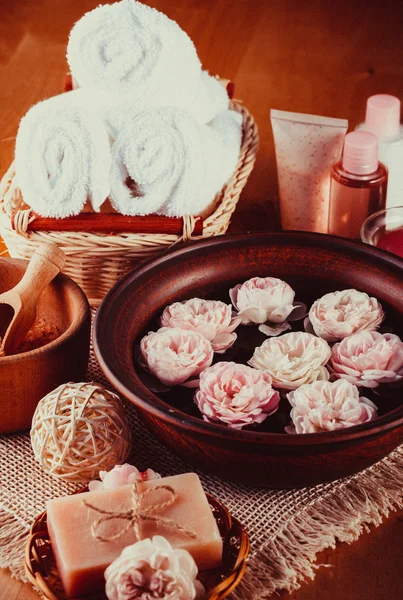 Spa met rozen — Stockfoto