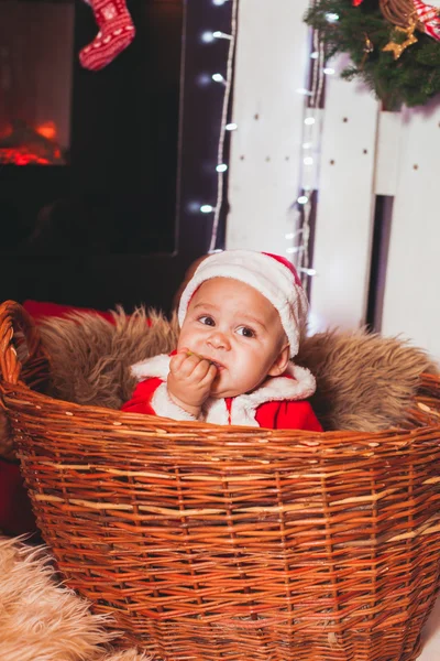 Baby in santa kostuum — Stockfoto