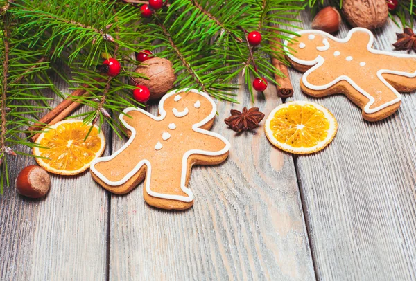 Gingerbreads とモミの木 — ストック写真