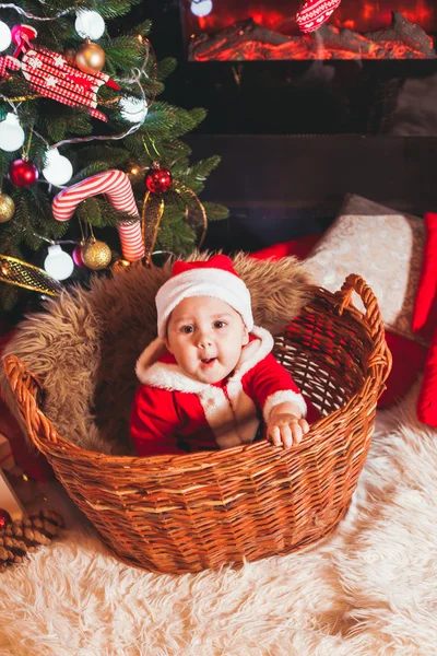 Baby in santa kostuum — Stockfoto