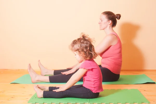 Wellness-yoga oefeningen — Stockfoto