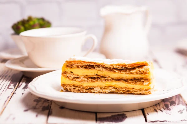 Dulce pedazo de pastel de Napoleón — Foto de Stock