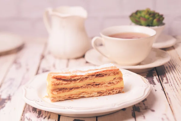 甜甜一块拿破仑蛋糕 — 图库照片