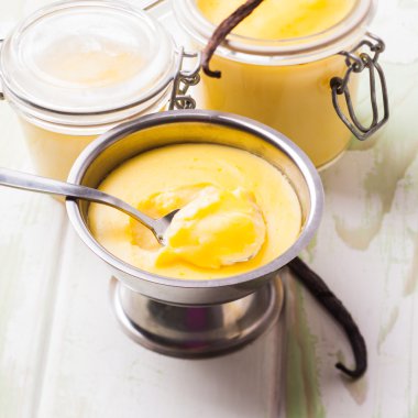 tatlı vanilyalı puding tatlısı