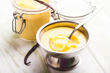 tatlı vanilyalı puding tatlısı