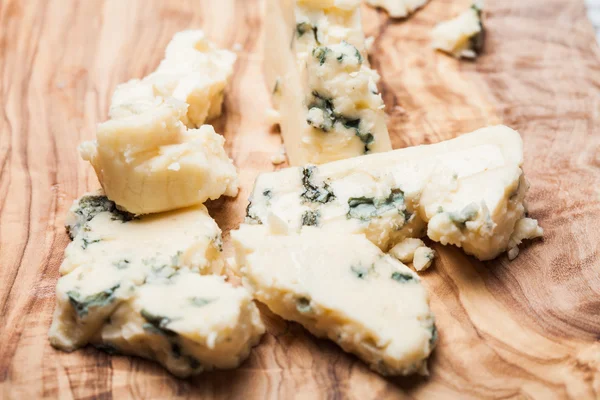 Roquefort and walnuts — Stock Photo, Image