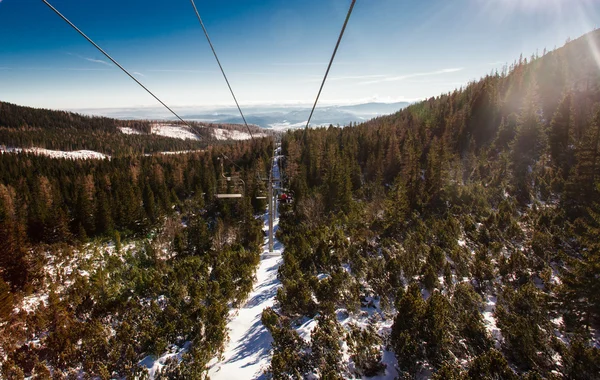 La seggiovia in montagna — Foto Stock