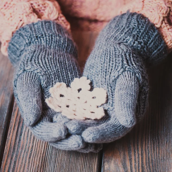 Крупним планом руки в рукавичці — стокове фото