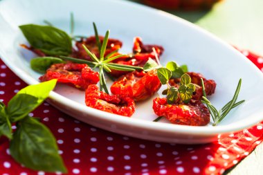 Güneş kurutulmuş domates