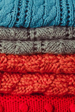 Örme elbise yığını