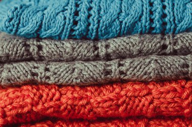 Örme elbise yığını