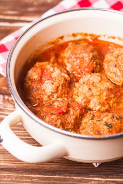 Domates soslu köfte.