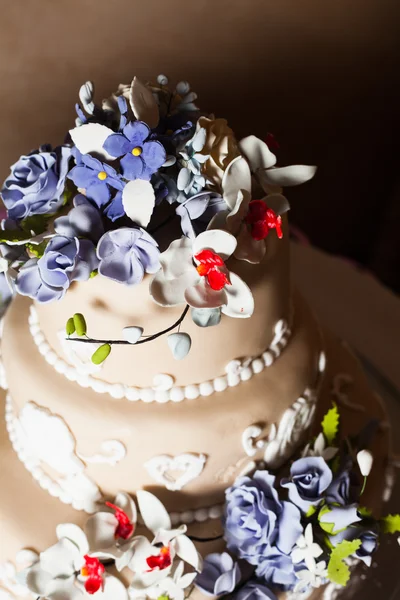 Pastel de boda de tres pisos —  Fotos de Stock