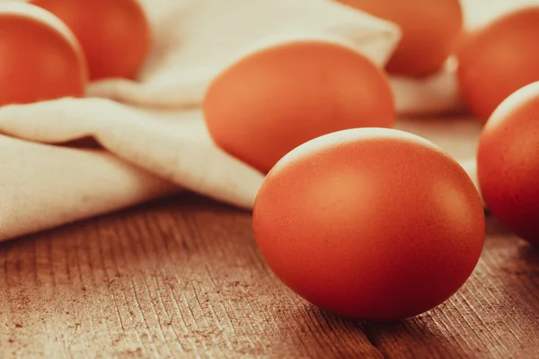 Яйца на ткани — стоковое фото