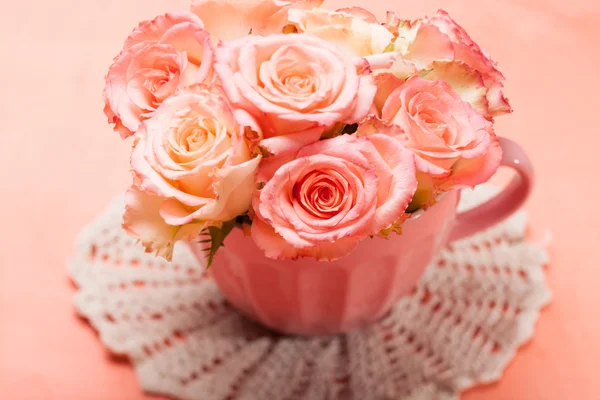 Pink roses in pink pot — Stock Photo, Image