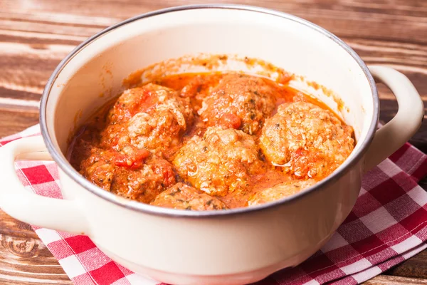 Köttbullar med tomatsås — Stockfoto