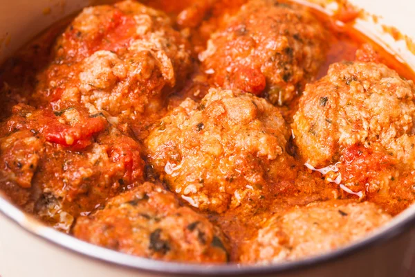 Boulettes de viande avec sauce tomate — Photo