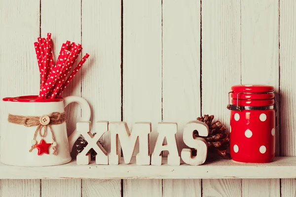 棚の上のクリスマスの装飾 — ストック写真