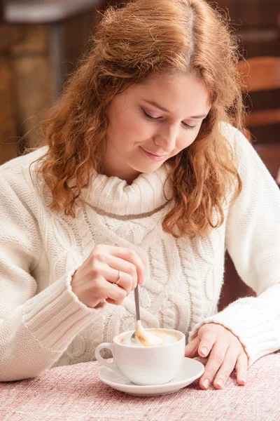 Womans hands and cappuccino — Stock Photo, Image