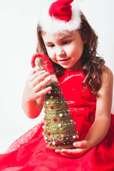 手工制作的装饰圣诞树 — 图库照片