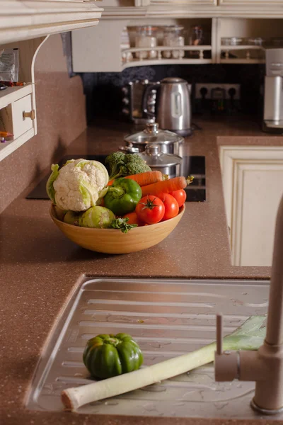 Groenten in de keuken — Stockfoto