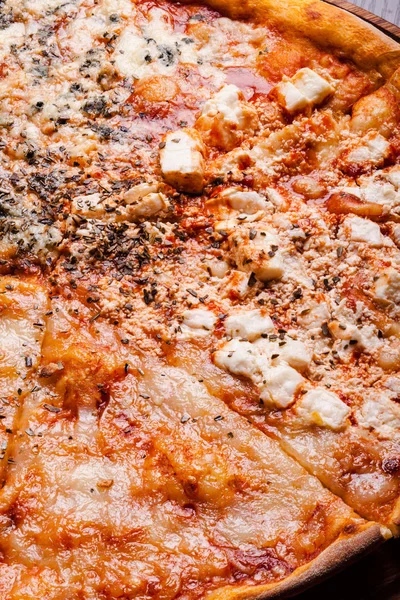 Pizza - quatro queijos — Fotografia de Stock