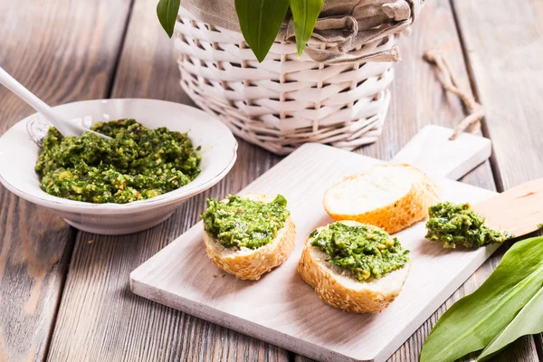 Pesto de alho selvagem — Fotografia de Stock