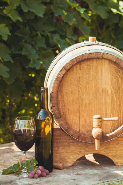 The wooden barrel — Stock Photo, Image