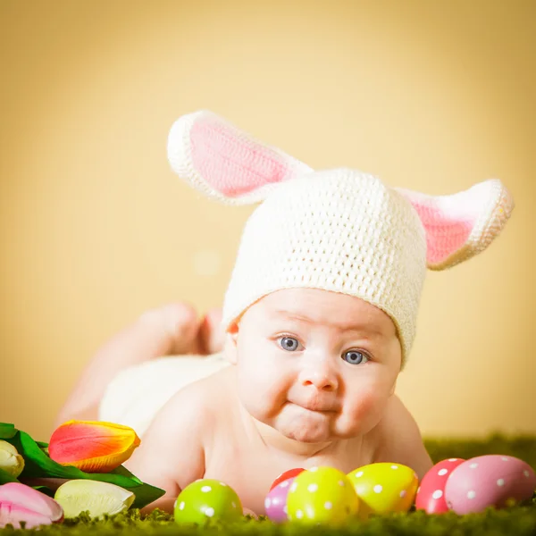 Bambino coniglietto di Pasqua — Foto Stock