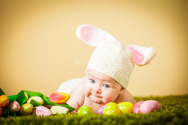 Bambino coniglietto di Pasqua — Foto Stock