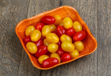 sarı ve kırmızı kiraz domatesleri