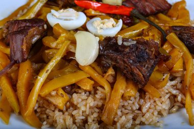 Sığır eti lezzetli pilav