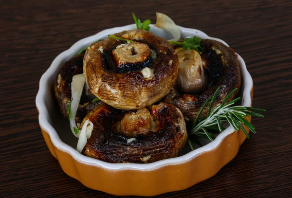 Champiñones al horno con romero —  Fotos de Stock