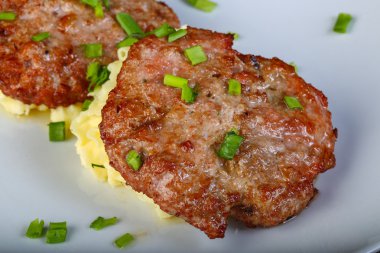 Göğsü ezdim patates ile