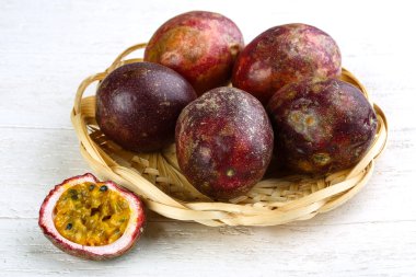 Tatlı tropikal tutku meyve