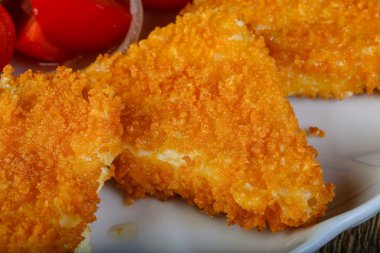 Kızarmış peynirli üçgenler