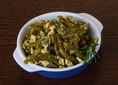 Yumurta ile kızartma yeşil fasulye