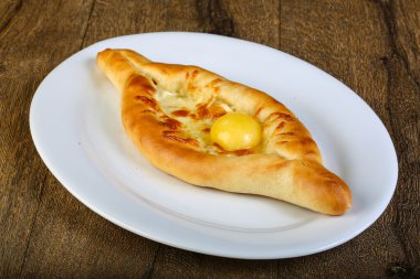 Beyaz pasta Khachapuri