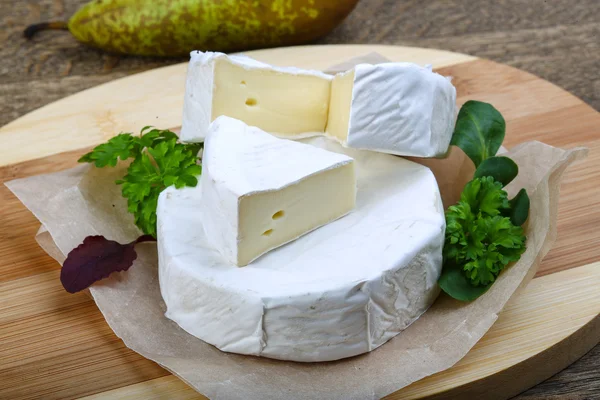 Leckerer Camembert-Käse — Stockfoto