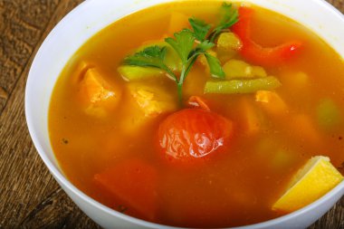 Sıcak somon çorbası