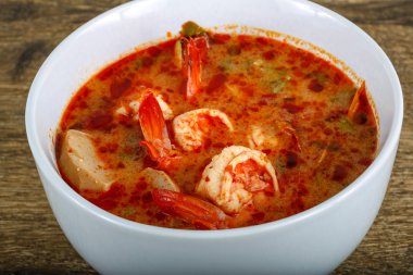 Geleneksel Tom yam çorbası
