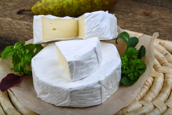 Pyszny ser camembert — Zdjęcie stockowe