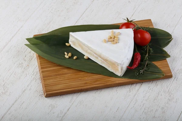 Delicioso queijo Brie — Fotografia de Stock