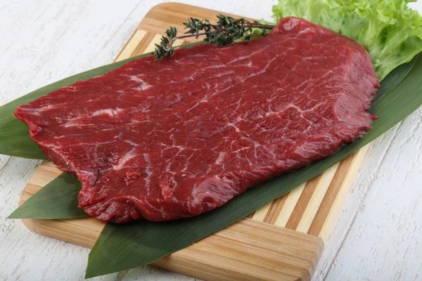 Syrový hovězí steak — Stock fotografie