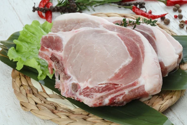 Bife cru de carne de porco — Fotografia de Stock