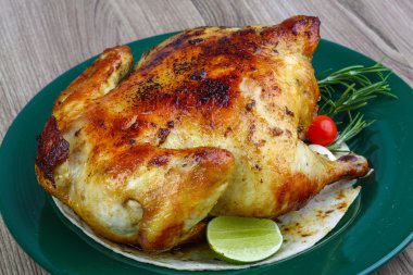 Sıcak lezzetli ızgara tavuk