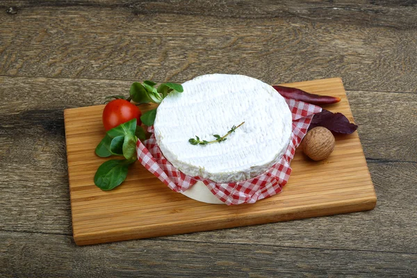 Delicioso queijo camembert — Fotografia de Stock